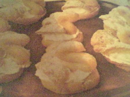 cygnes a la creme chantilly