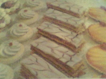 1 petite patisserie au chocolat 2 petite patisserie diplomat 3 petit feuillter 4 petite patisserie aux fruits